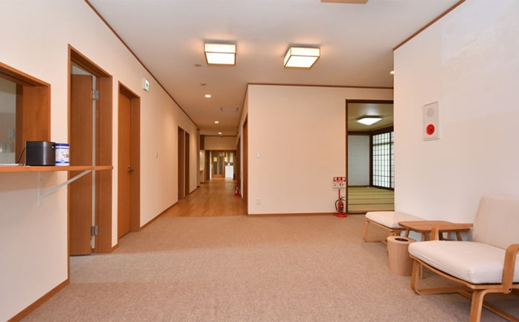 【ロビー】開放的で明るいロビーです。