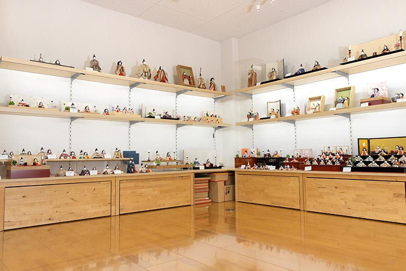 伝統工芸「江戸木目込人形」の技術と３Ｄプリンターを使って製作いたしました。