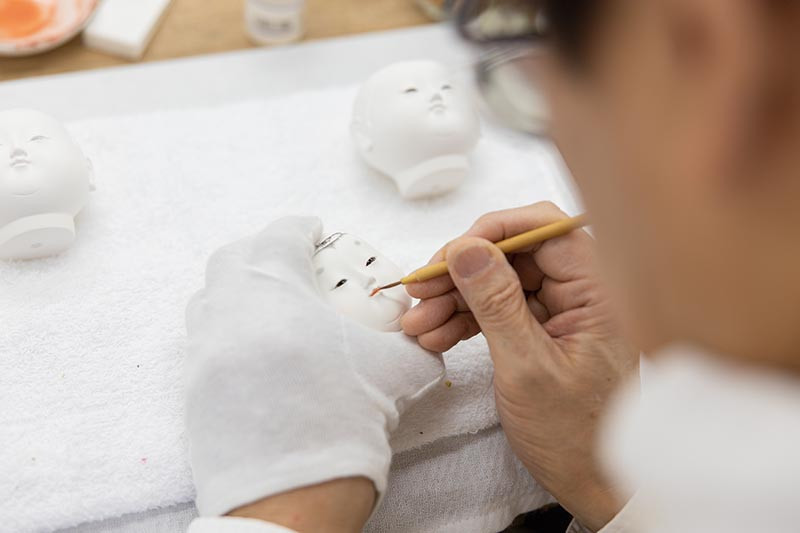 伝統工芸「江戸木目込人形」の技術と３Ｄプリンターを使って製作いたしました。