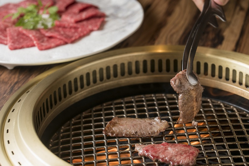 愛媛あかね和牛 焼肉用 赤身 ウデ モモ(約800g)国産 和牛 牛肉 バーベキュー 肉 お肉 (51-1)