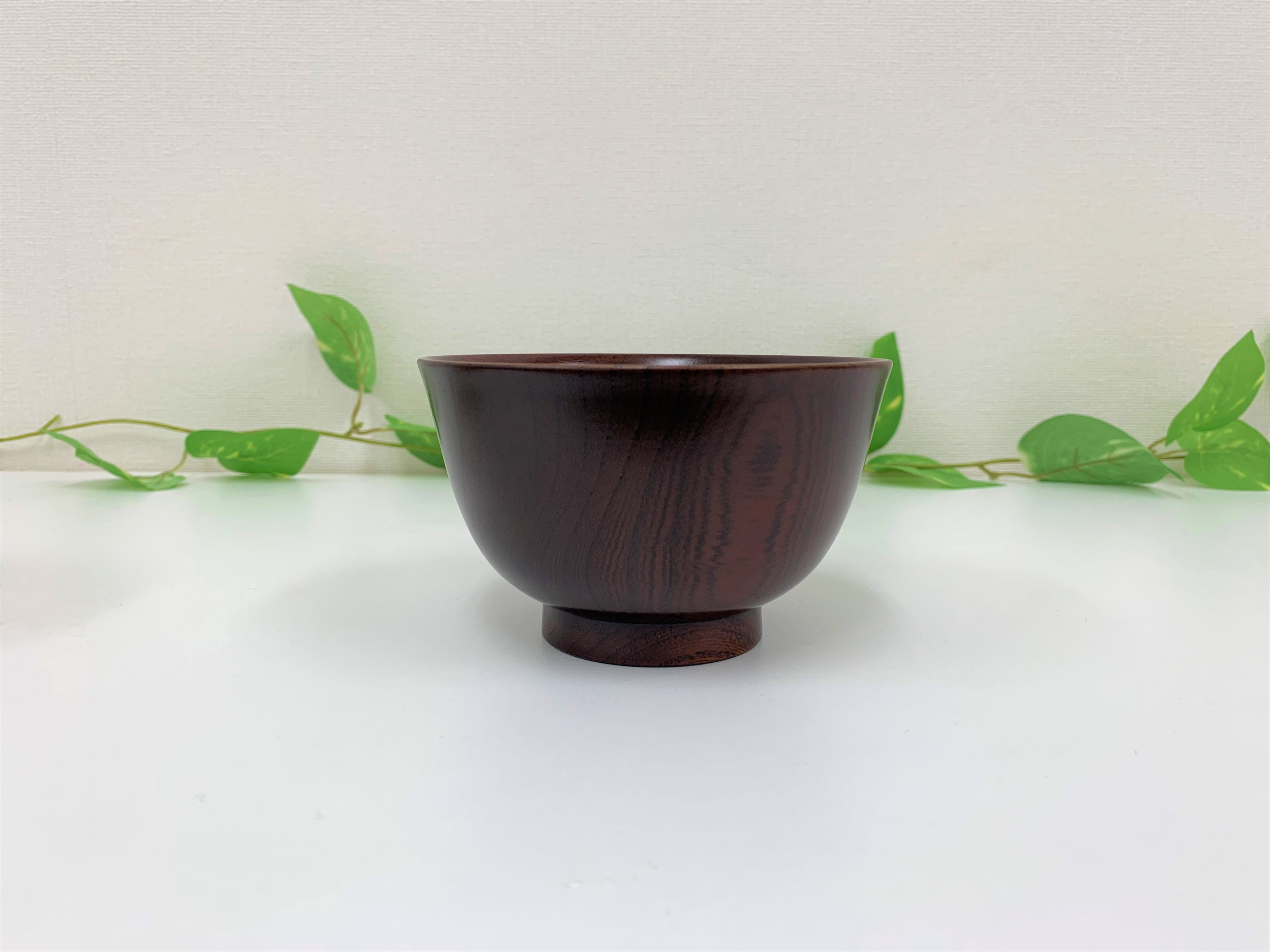 木のぬくもりを感じさせるシンプルな形が特徴です