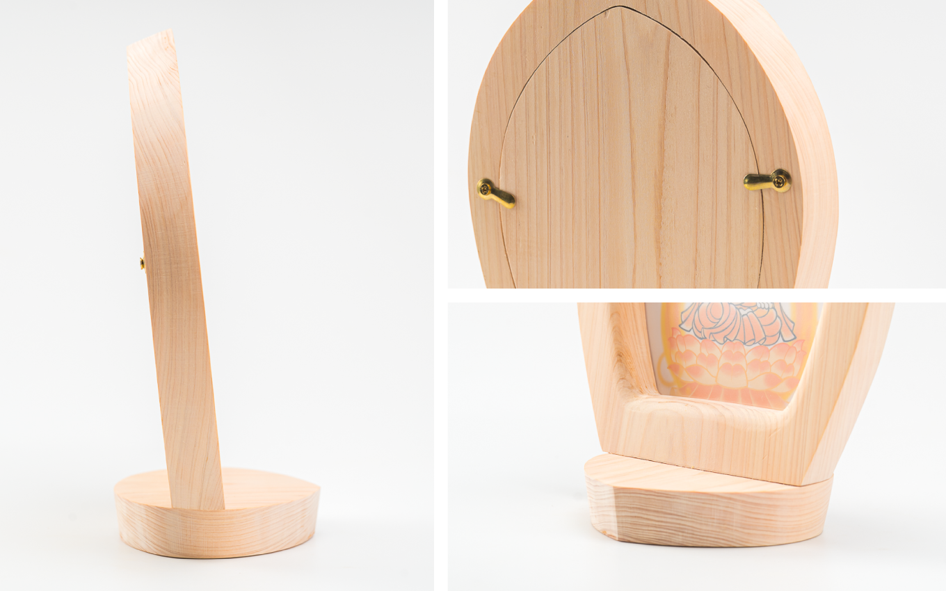 一つ一つ手作りで作り上げた、尾鷲ヒノキ製オリジナル額縁
「かわゆし額縁」に入れてお届けします