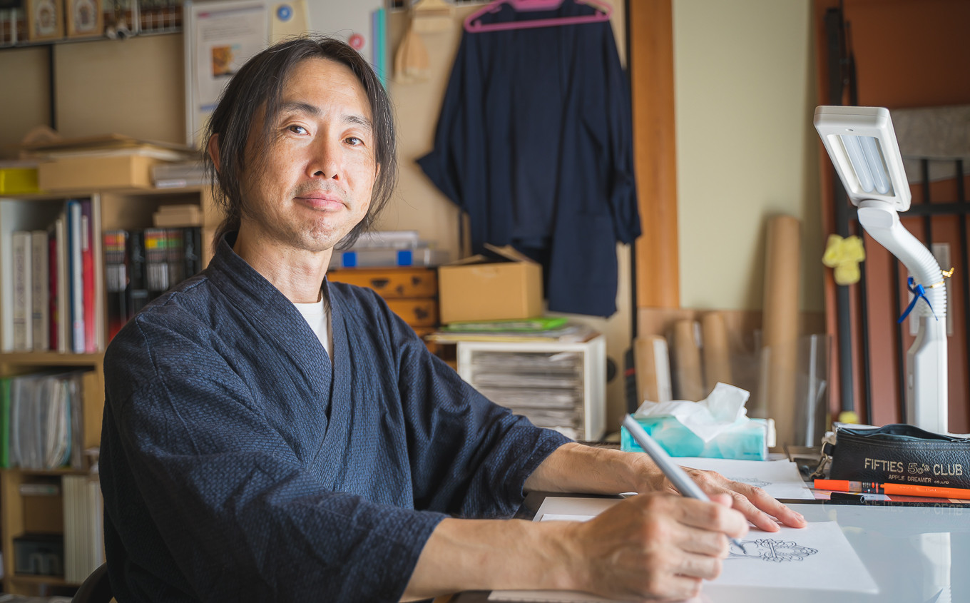 “手にした方の心を癒し、勇気を与え、幸せを照らす光になるような絵を”
そんな思いを込めて描いております。