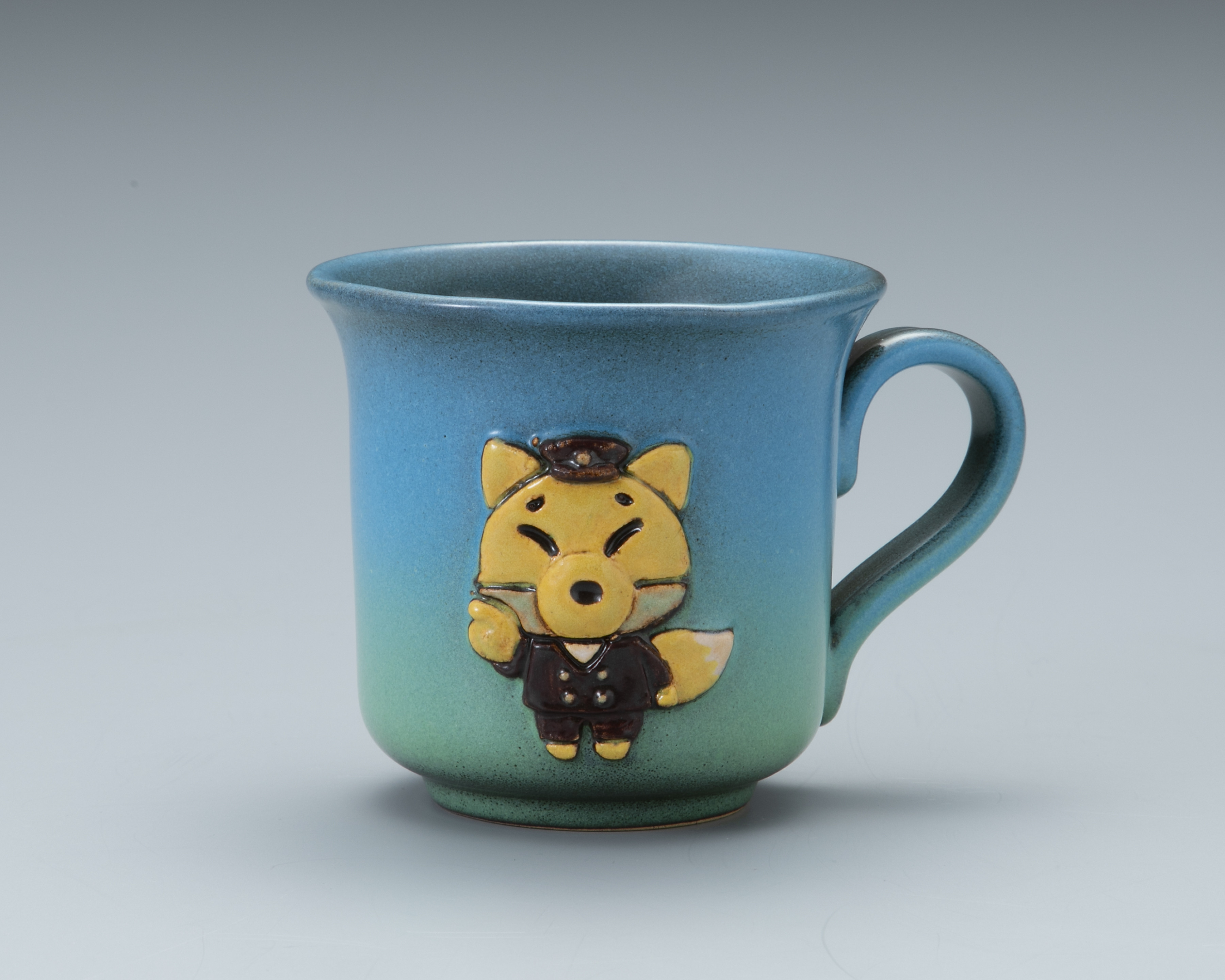 近江鉄道マスコット「駅長がちゃこん」が布引焼マグカップで登場。近江鉄道ガバメントクラウドファンディング限定商品です。