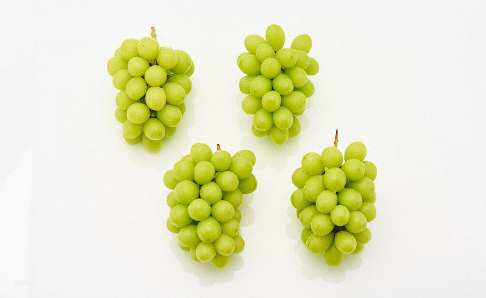 ひと房ごとの重量を計測し、2kgになるよう3~4房でお届けいたします。