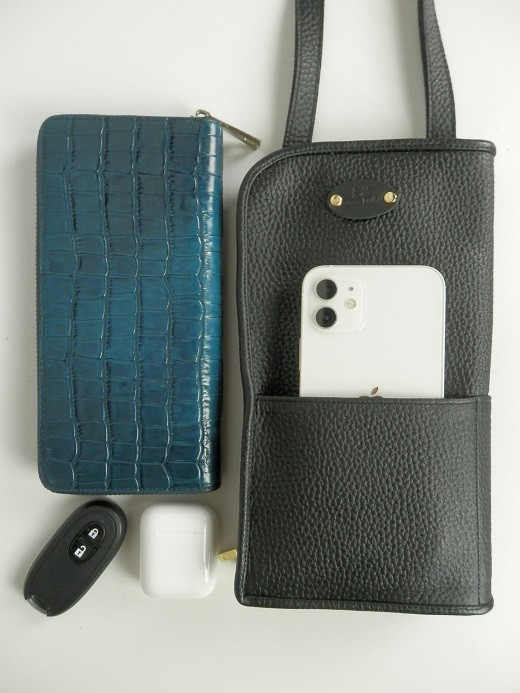 イメージ画像であり、バッグ以外の小物はつきません。