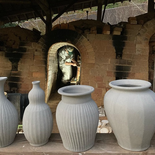 登り窯準備。窯詰めの様子。