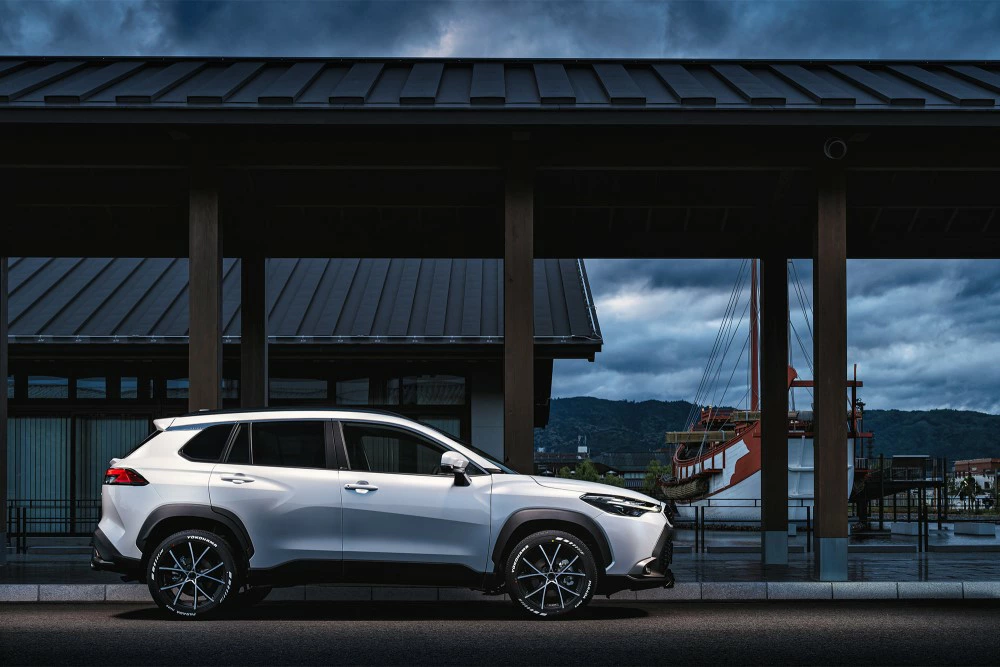 【トヨタ カローラ クロス】 クロスライン フロント グリル  (AES製) 【カーボン柄 ブラック仕様】