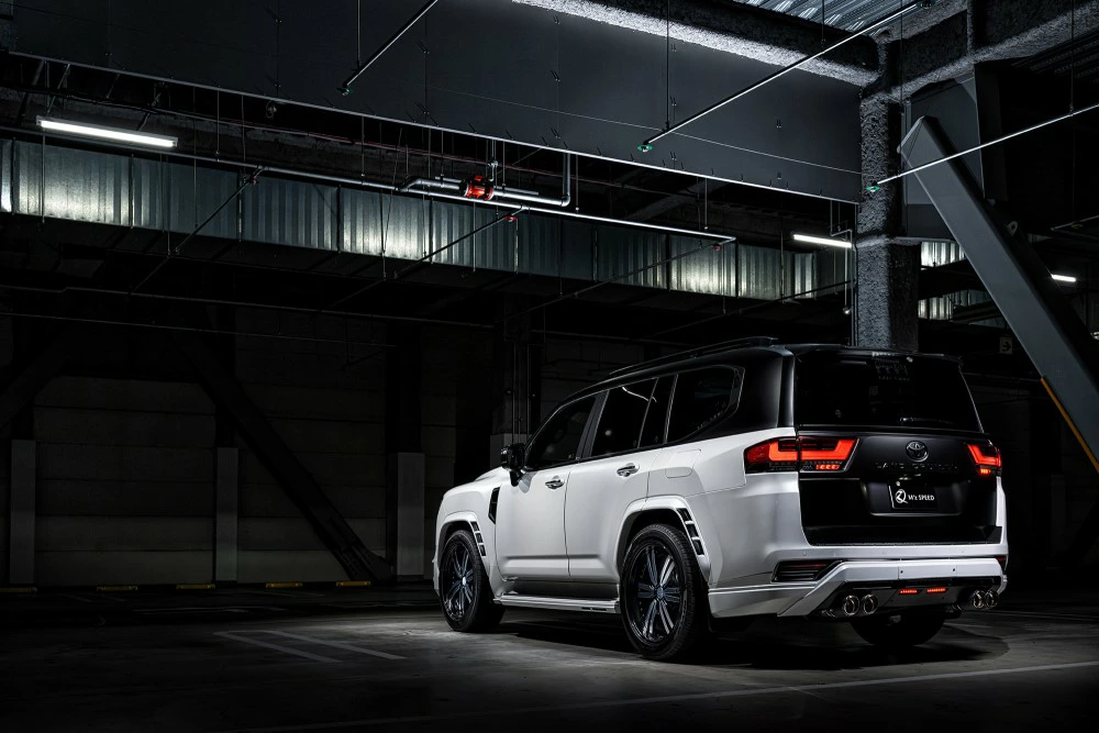 【トヨタ 300系 ランドクルーザー ZX】 ラヴライン リアアンダー スポイラー （AES製） 【つや消し ブラック仕様】