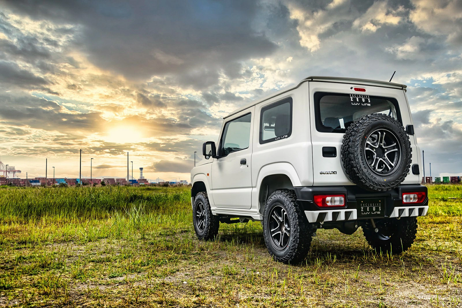 【つや消し ブラック仕様 ／ カーボン柄ブラック仕様】 【スズキ ジムニー JB64W】 フロントグリル （AES製）