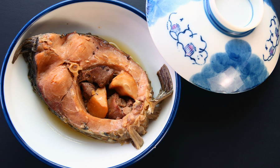 鯉の甘煮（写真提供 株式会社リバティー）