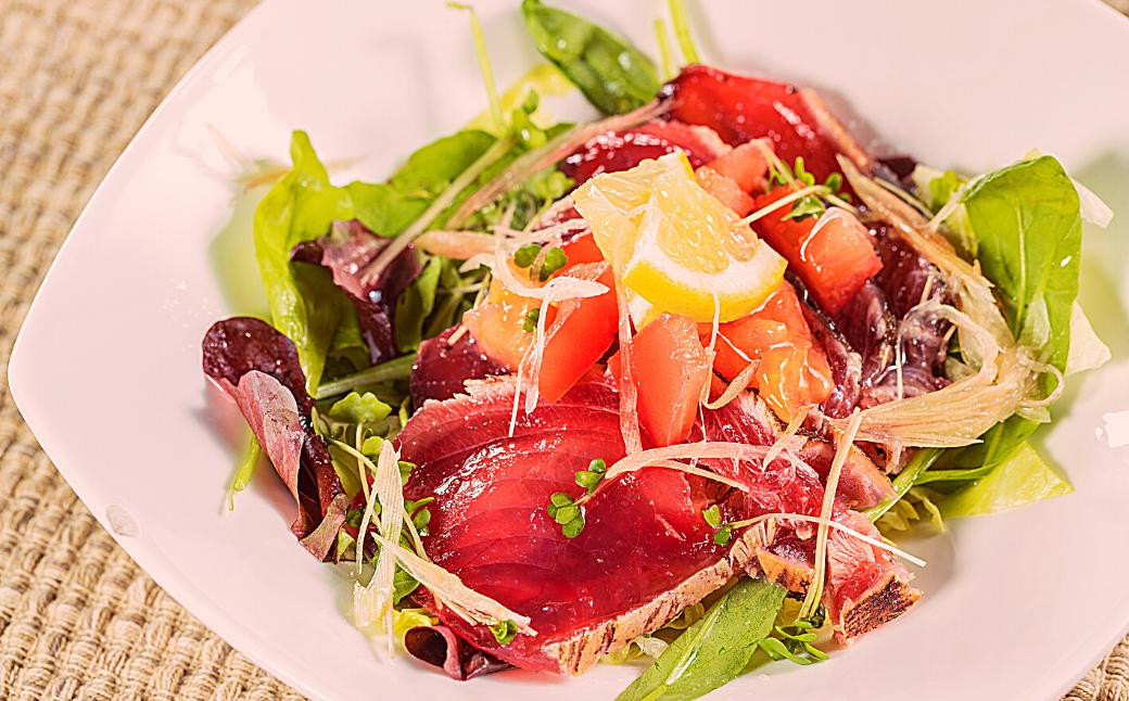 サラダに和えてみました。