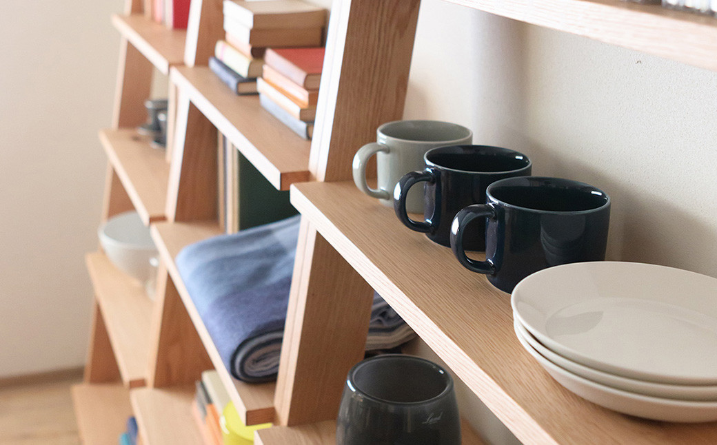 【受注生産】職人が一点一点丁寧に仕上げた、美しい天然木の シェルフ 。