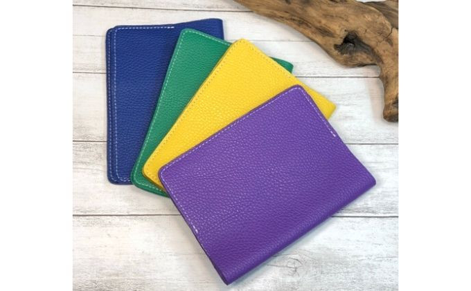 左より　ブルー、グリーン、イエロー、パープル