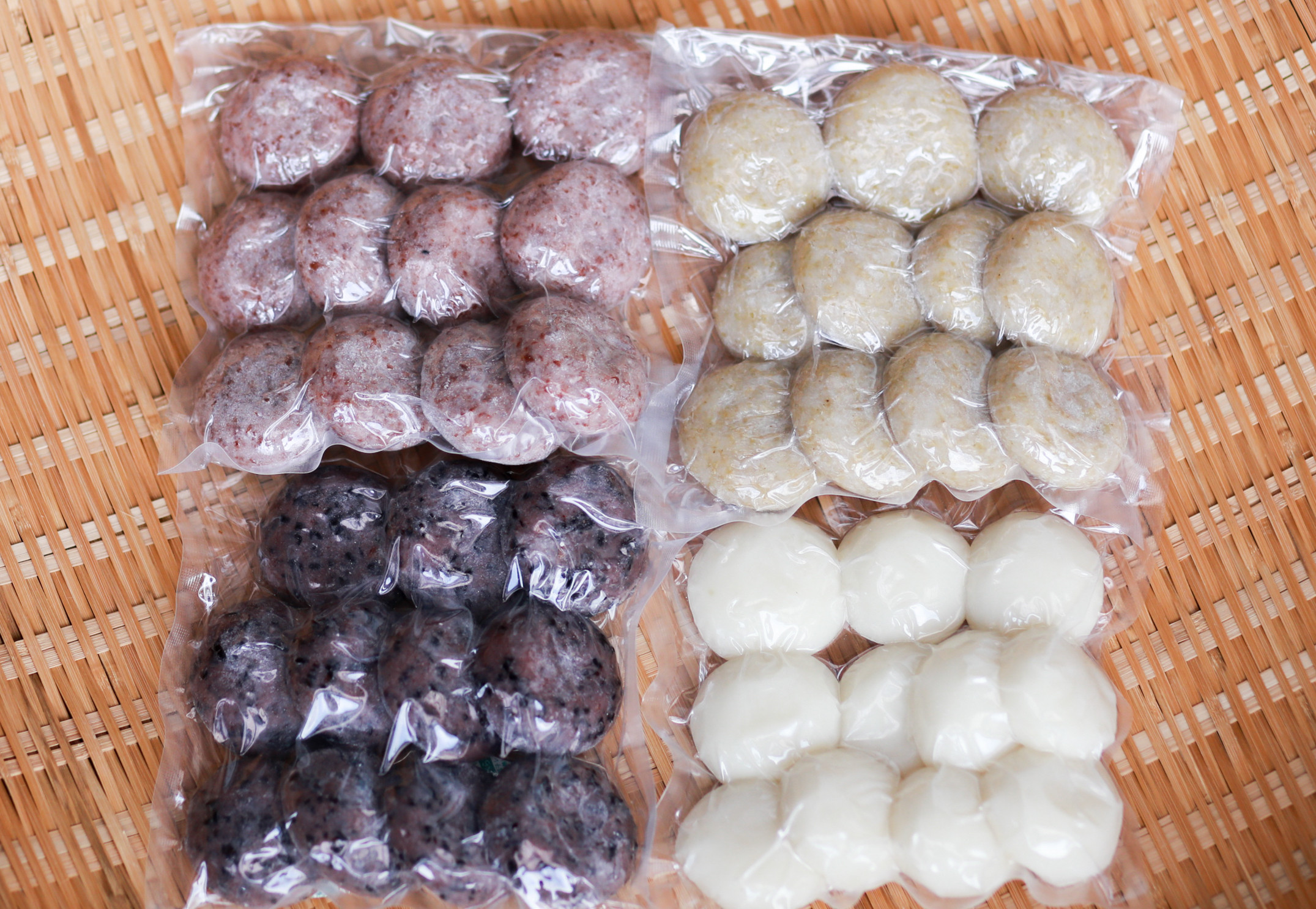 お正月用 もち 合計1.6kg ( 黒米もち 赤米もち 緑玄米もち 白もち )×各400g  