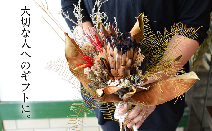 【飾るだけでお部屋を華やかに！】プリザーブドフラワー ミツマタとプロテアの2WAYスワッグ /はなぜん [UDC001] 壁飾り