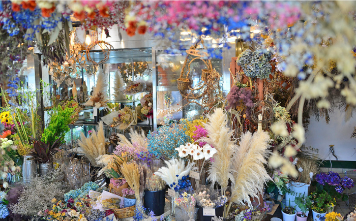 【飾るだけでお部屋を華やかに！】プリザーブドフラワー ワイルドフラワーの大きなスワッグ /はなぜん [UDC003] 壁飾り 花