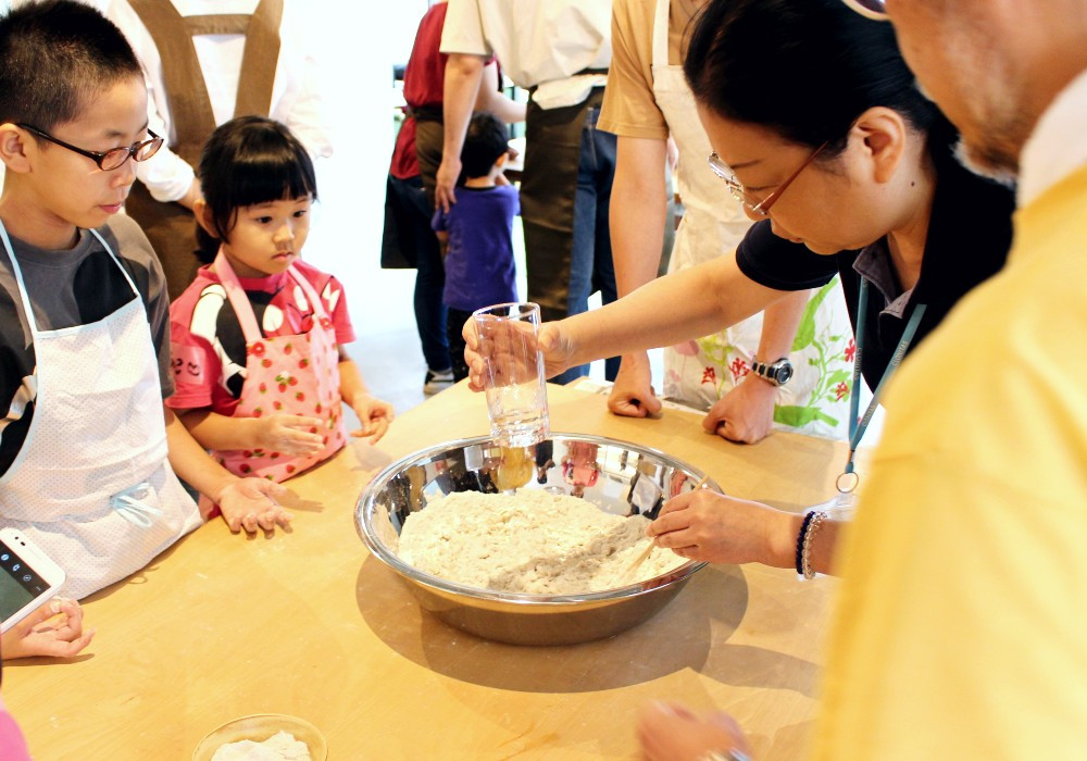 ぜひご自宅で手打ちそばをお楽しみください。ガレットなどそば粉を使う料理にももちろんご活用いただけます。