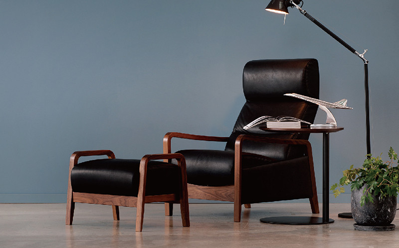 ※画像はパーソナルチェア（別売）とスツールのセットのものになります