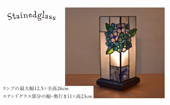 そぼ降る雨の中に咲くアジサイのはなです