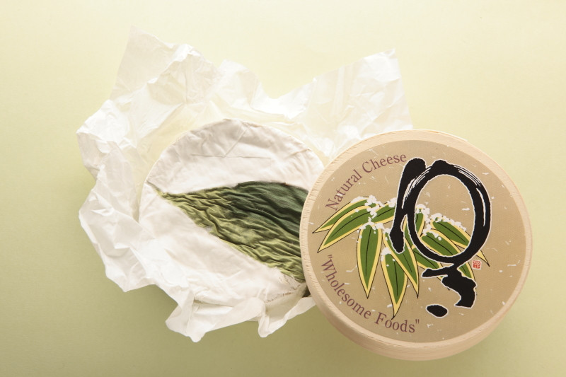 【笹ゆき】
お酒と一緒にいただきたい白カビタイプのチーズです。