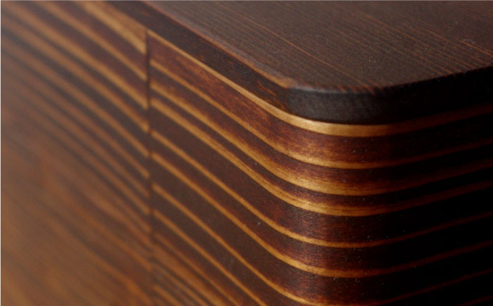 料理が映える漆の三段重箱。とても軽く持ち運びにも便利。