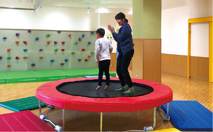 トランポリン 子供 大人 4人用 運動 エクササイズ ジャンプ 体幹