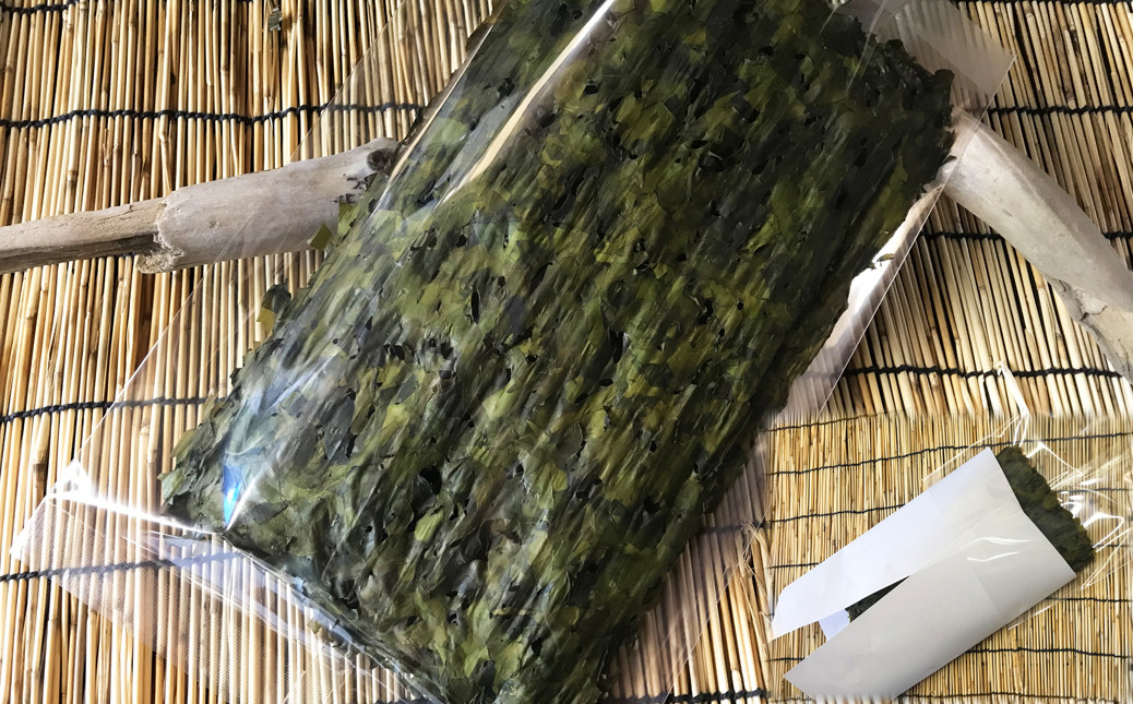 きれいに仕上げた貴重品をここで割らないよう、店舗での袋入れ作業も慎重。