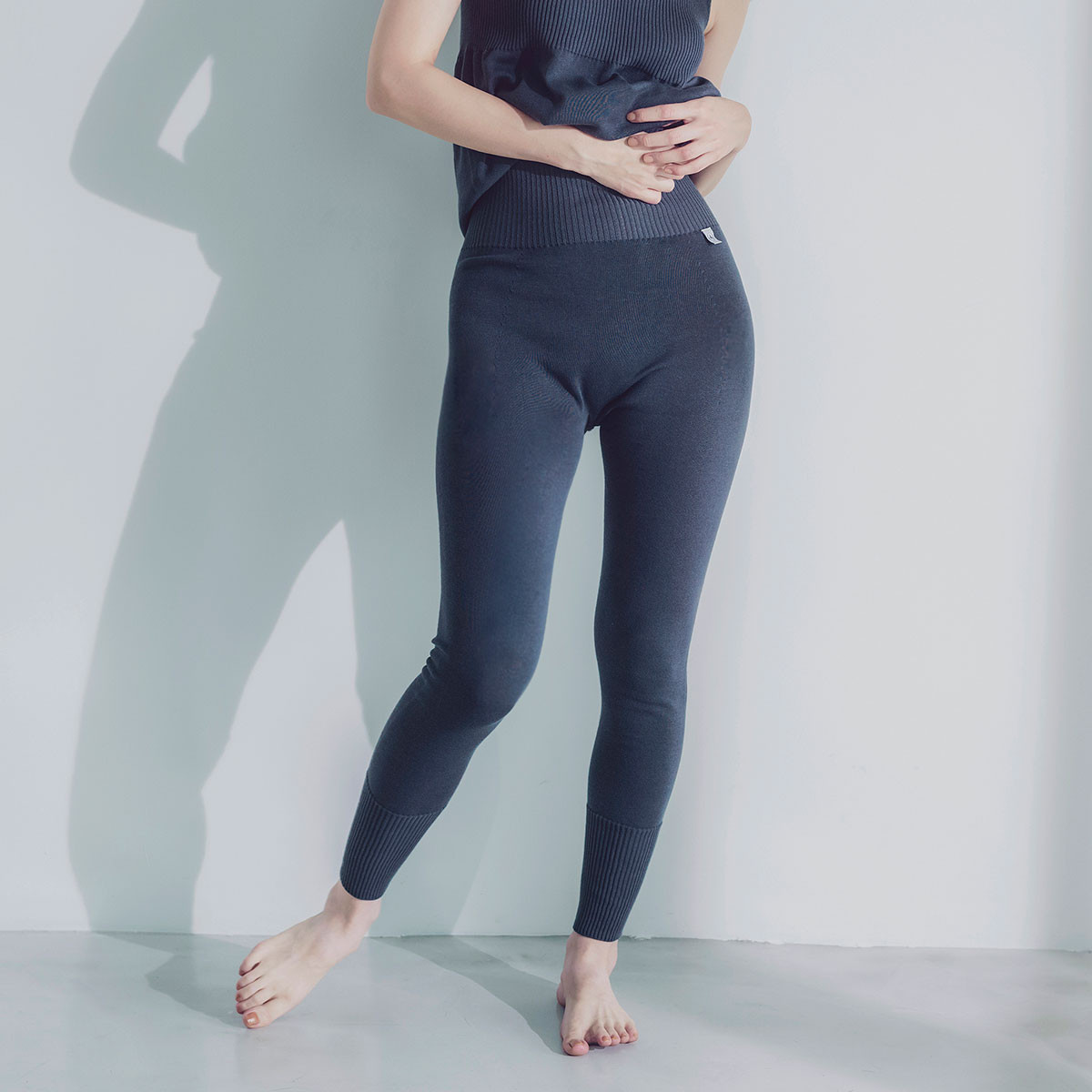 色：ディープグレー