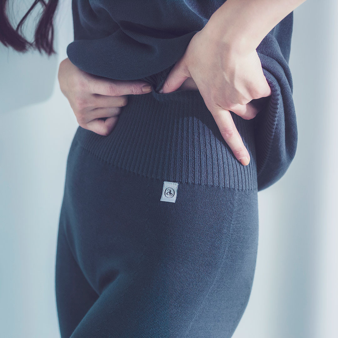 色：ディープグレー