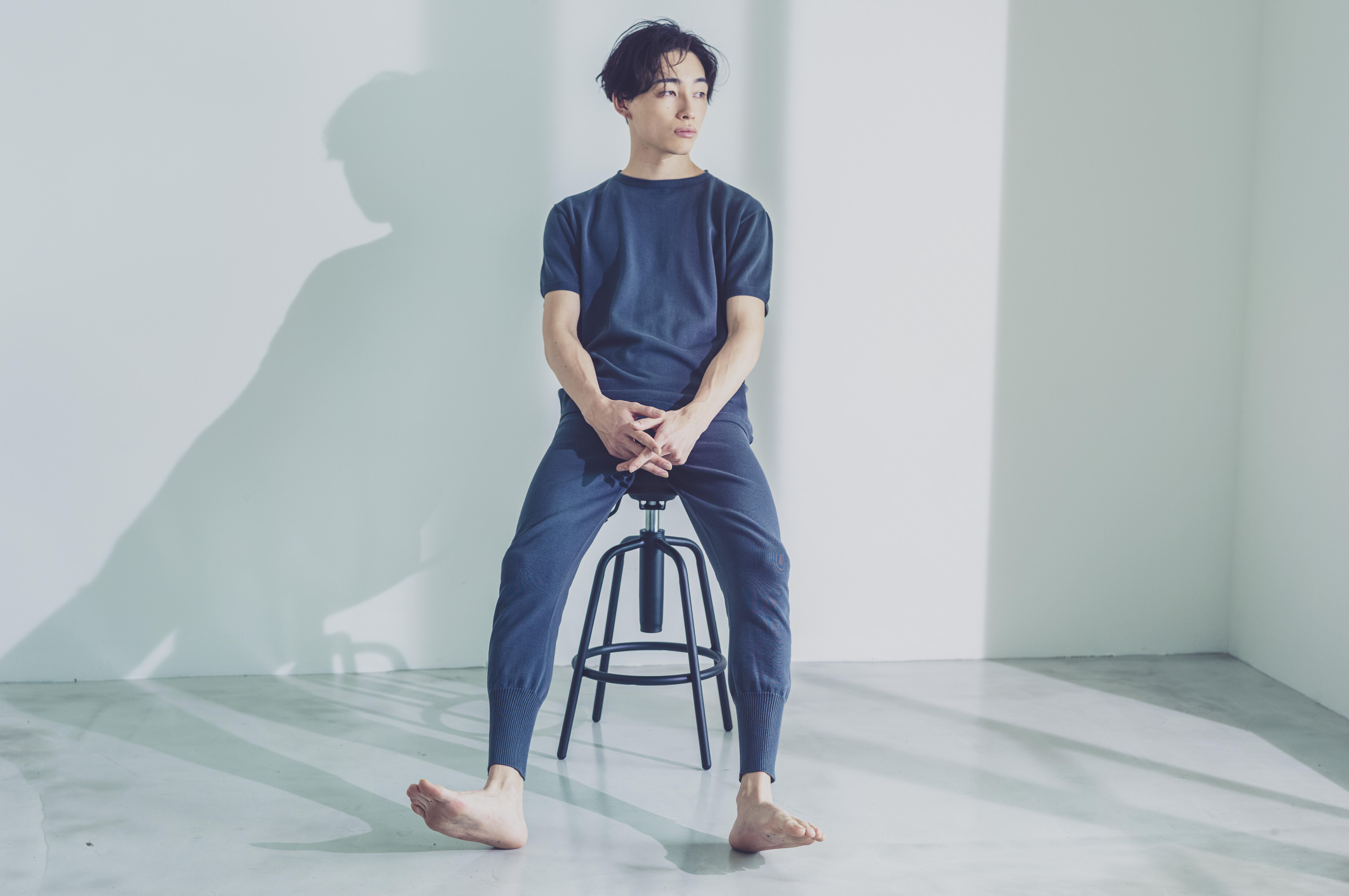 色：ディープグレー