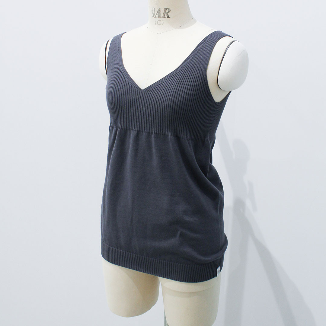 色：ディープグレー