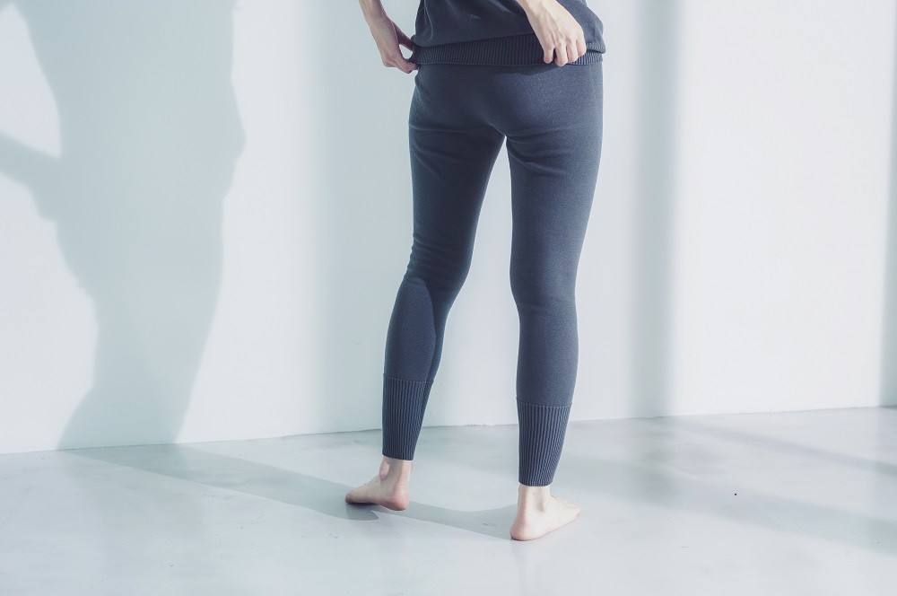 色：ディープグレー