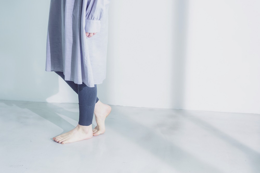 色：ディープグレー