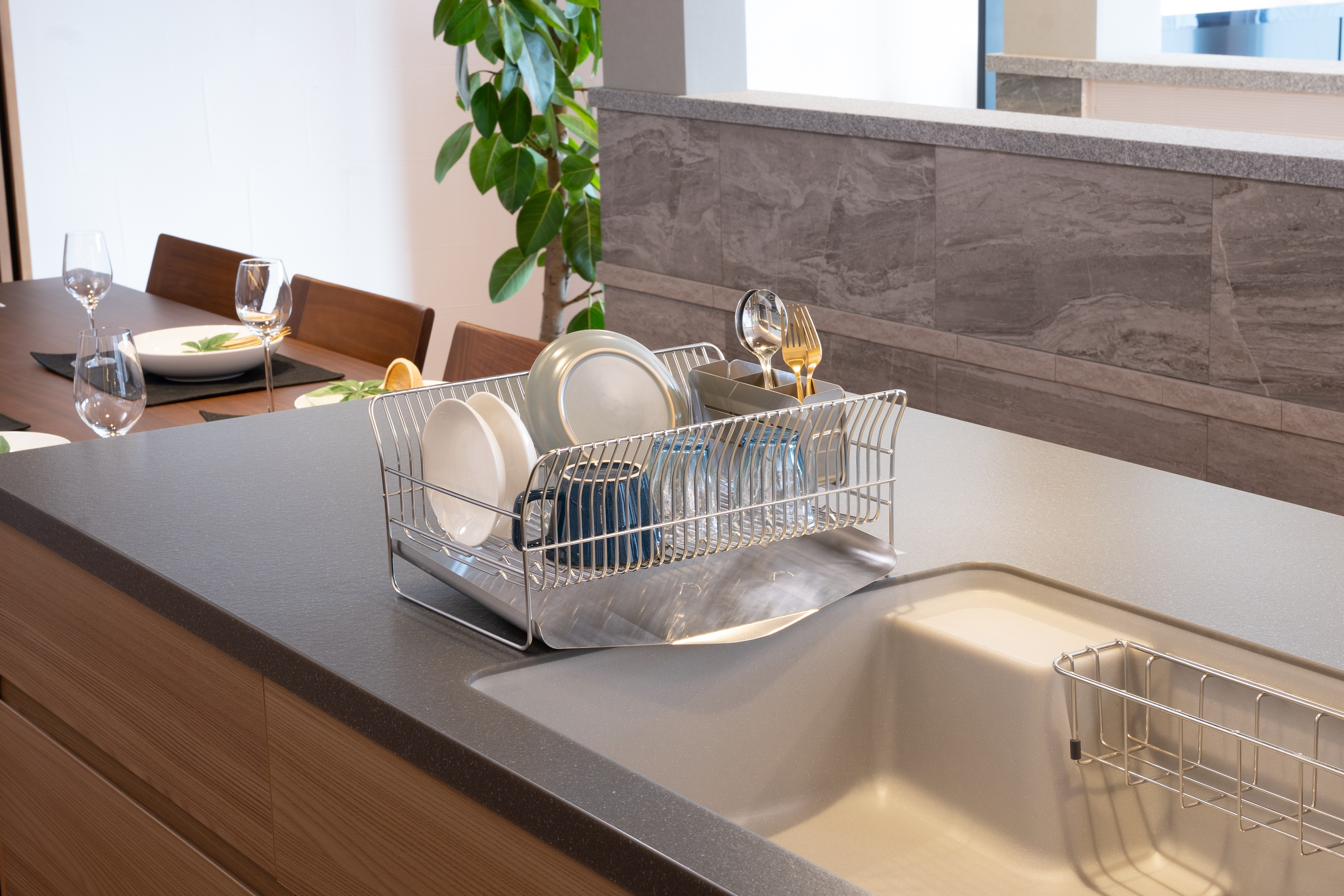 燕三条のおすすめ品 水切りラック[ハナウタ] おしゃれなステンレス製キッチン用品 水切りラック 縦置き シルバー