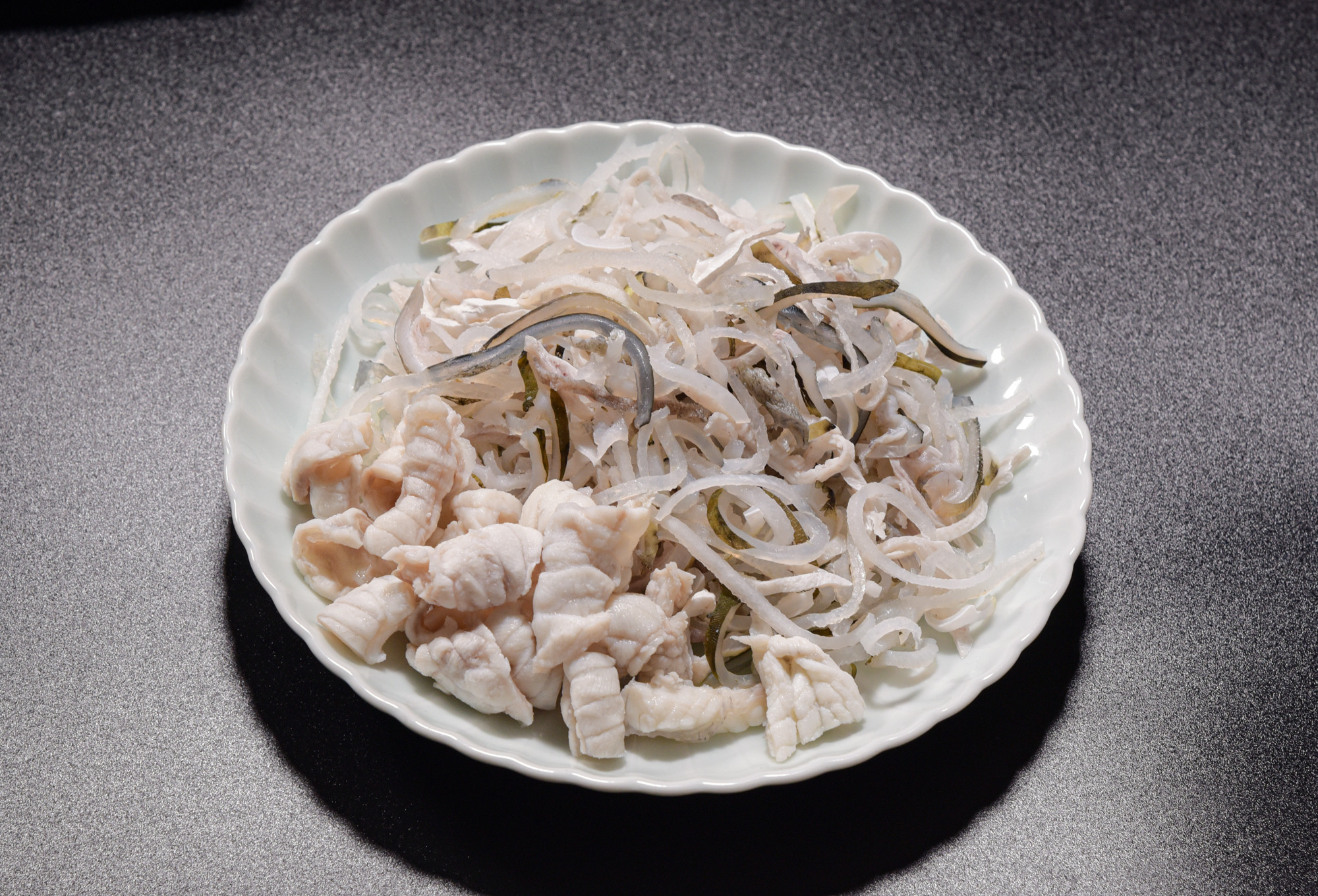 とらふぐ皮刺身もたっぷりです♪