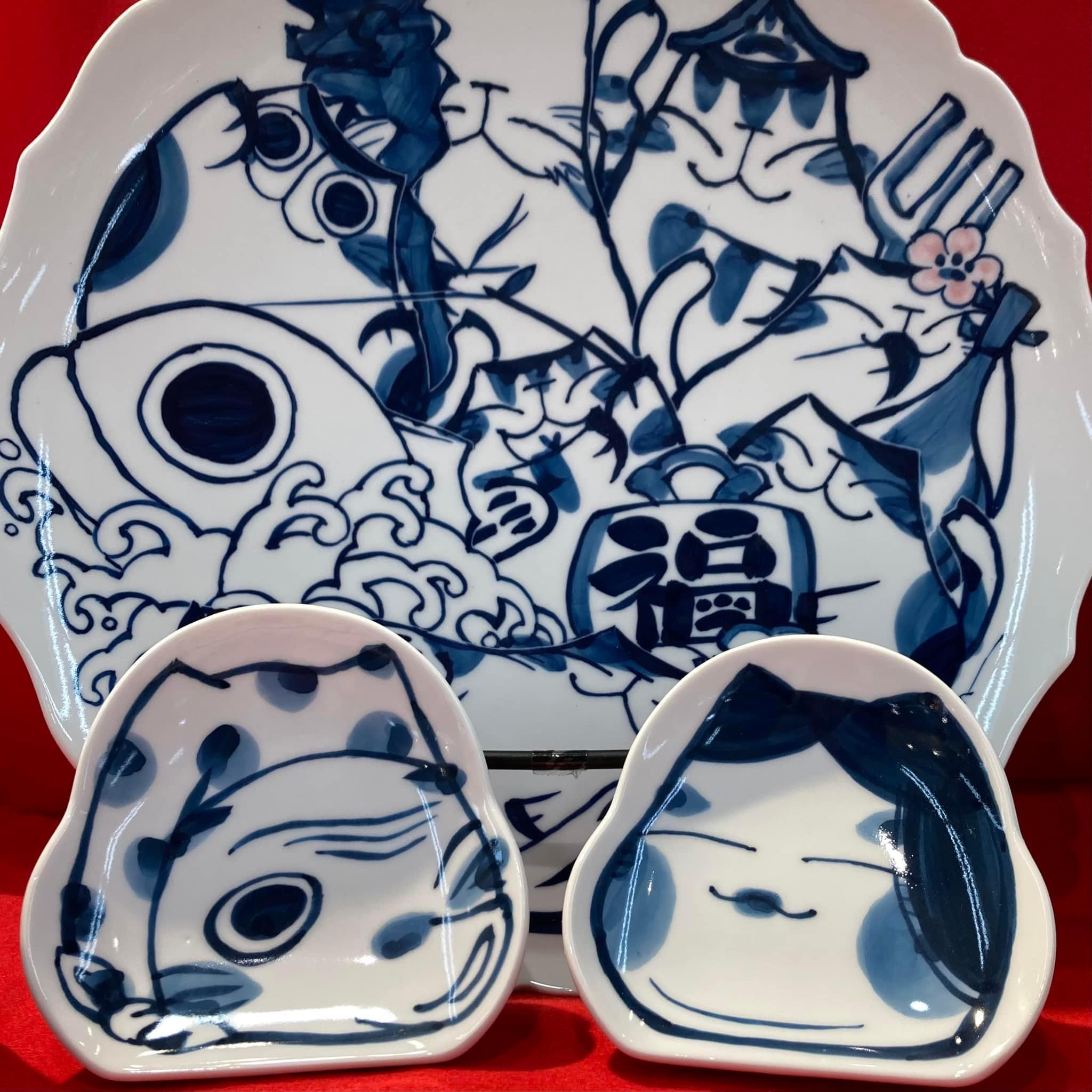 猫のひょっとこさんとおかめさん(後ろの大皿は含まれません)