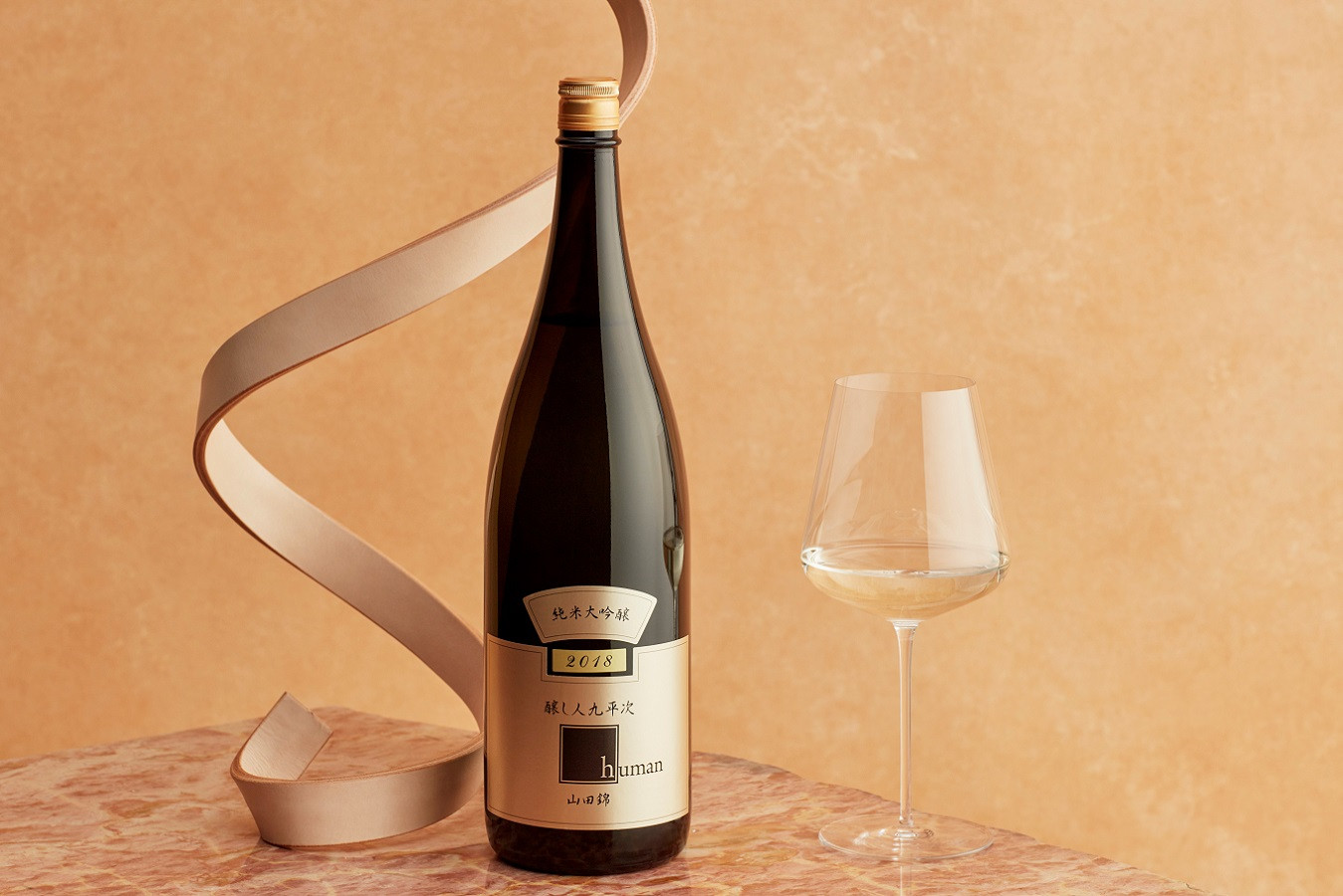 「醸し人九平次 純米大吟醸　human（ヒューマン）」・・・梨やピンクグレープフルーツの香り、アニスの香りが調和しています。