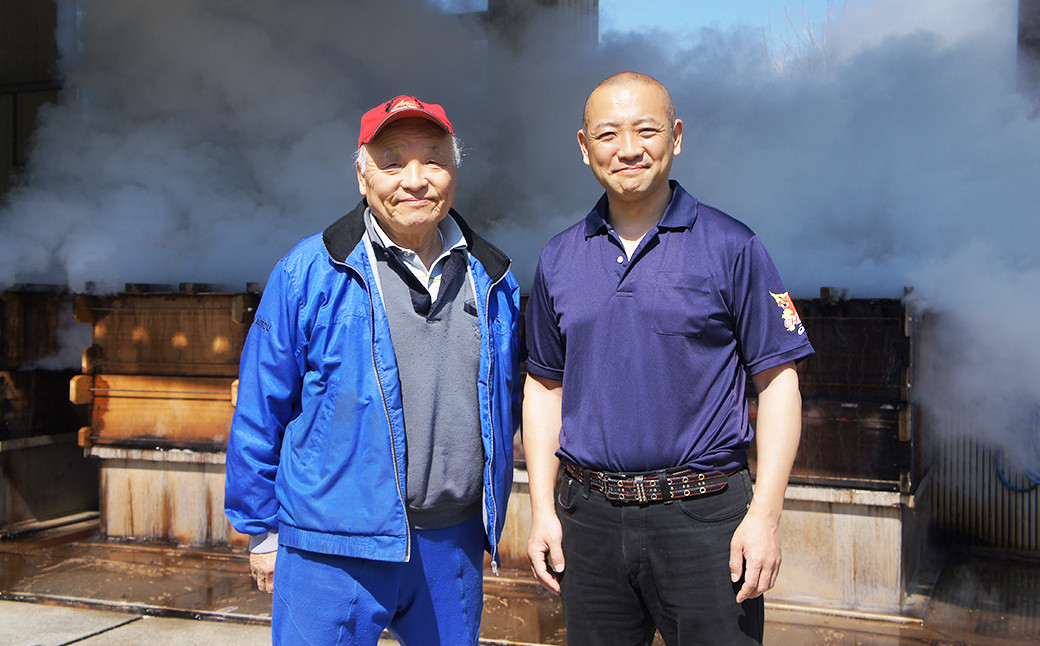 明治元年創業。房州ひじきの伝統を守り伝える老舗ひじき屋「斎武商店」７代目社長と８代目。