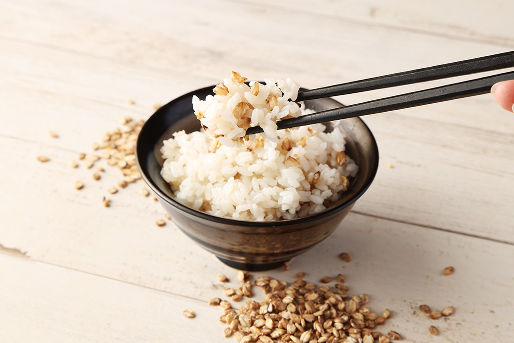 食物繊維たっぷりもち麦！皮付き押し麦 350g 健康 食物繊維 もち麦 押し麦 熊本県 水上村