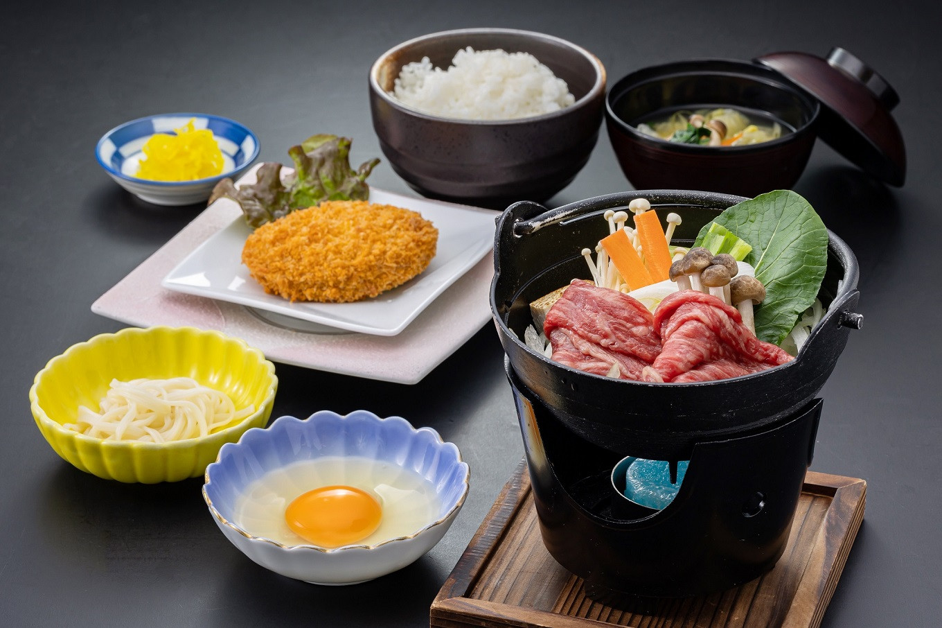 地域のブランド牛『千屋牛(ちやぎゅう)』のすき焼きをご堪能ください。