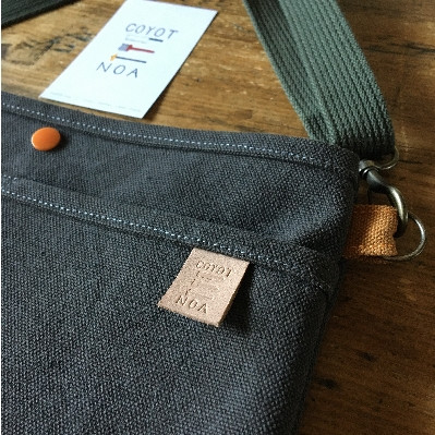 coyotE noaのサコッシュ