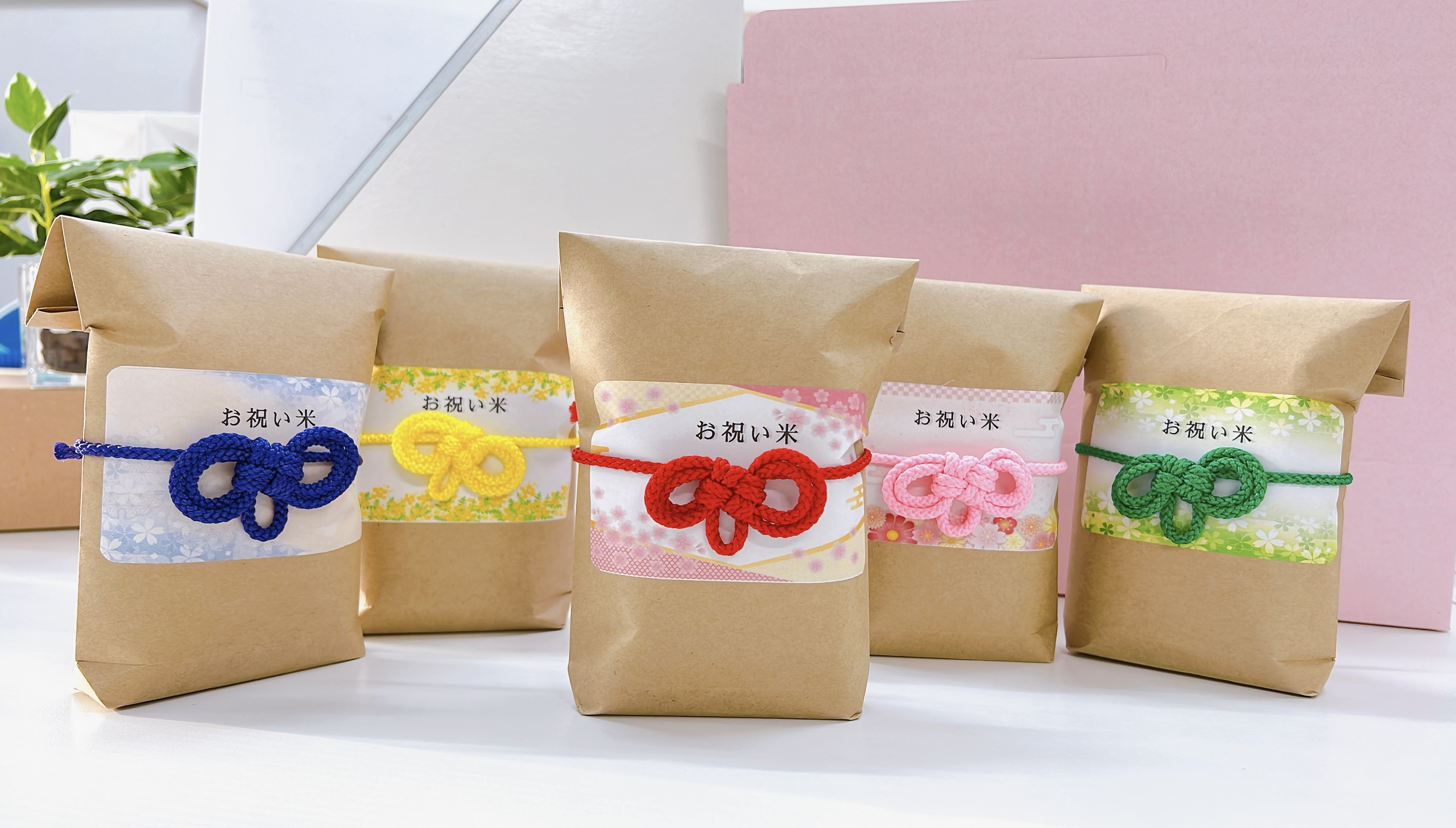 カラフルな水引が目に留まります