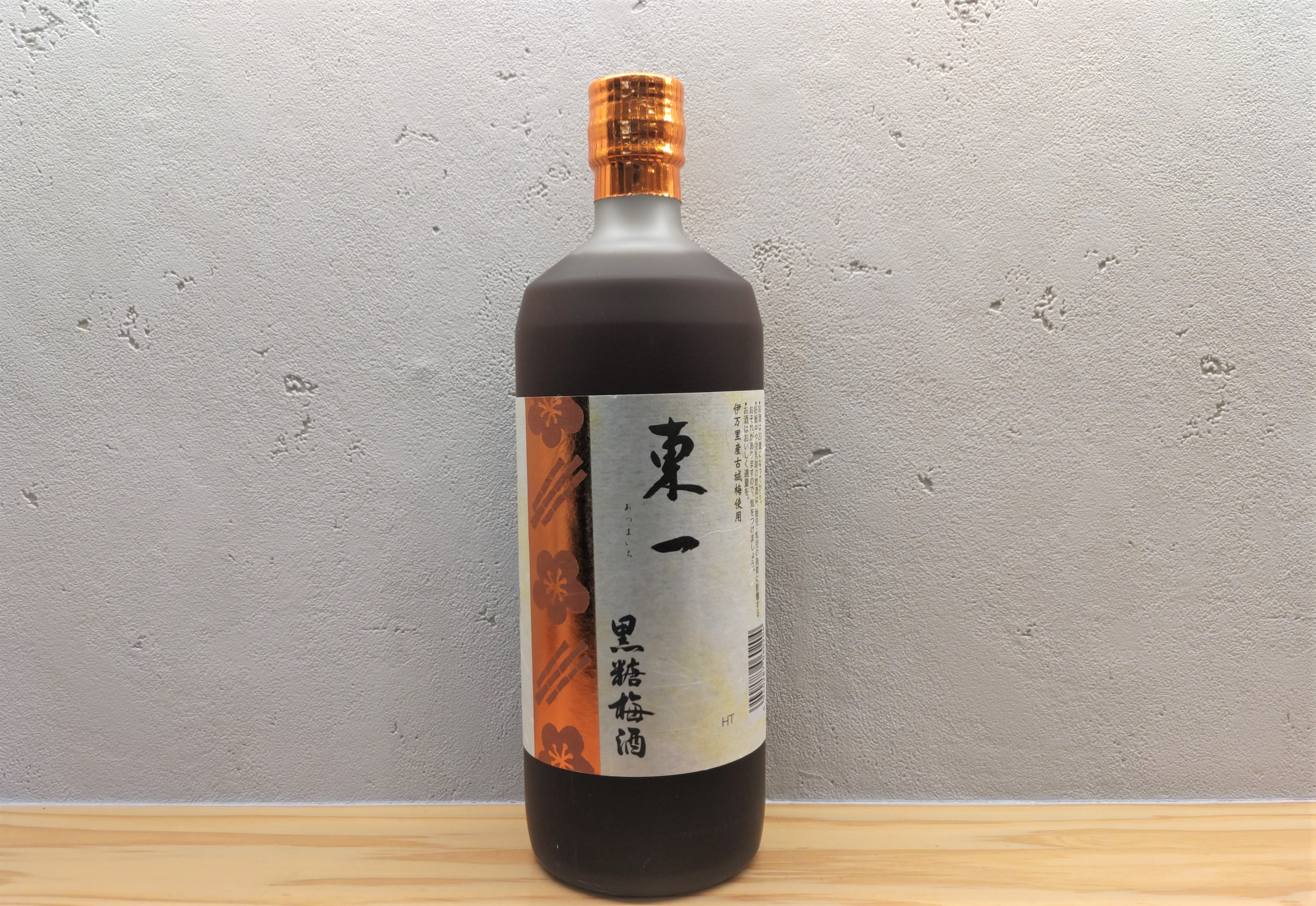 黒蜜に梅の酸が加わった個性的な味わい。