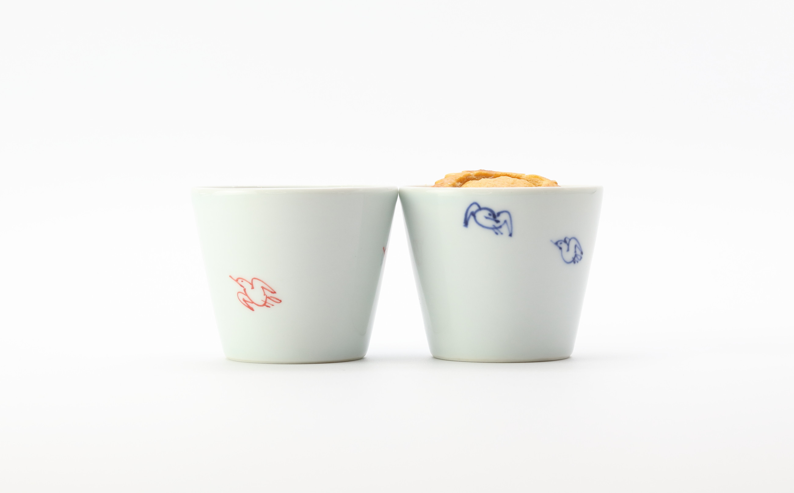 しん窯 青花匠ブランドの千鳥文のうつわ。