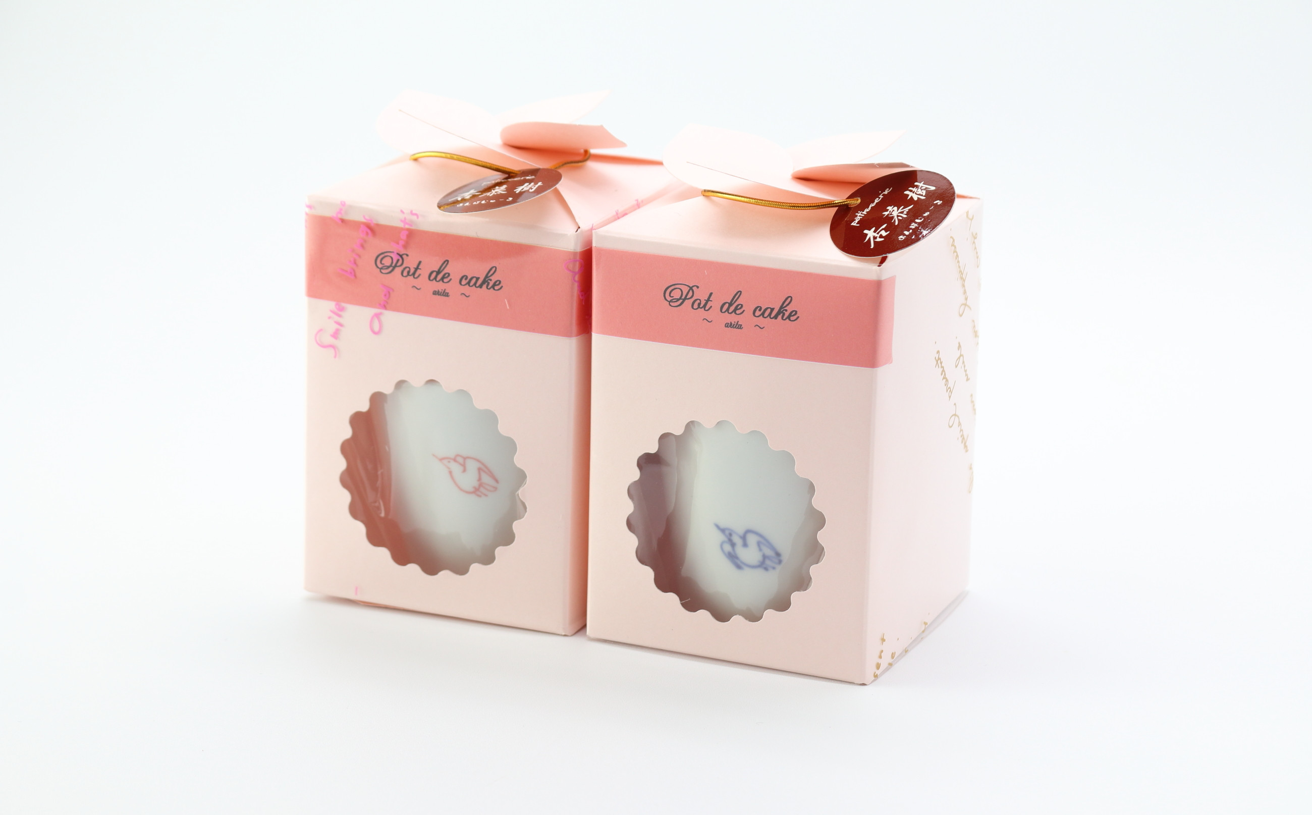 気体遮断袋で包み、専用の箱に入れてお届けします。