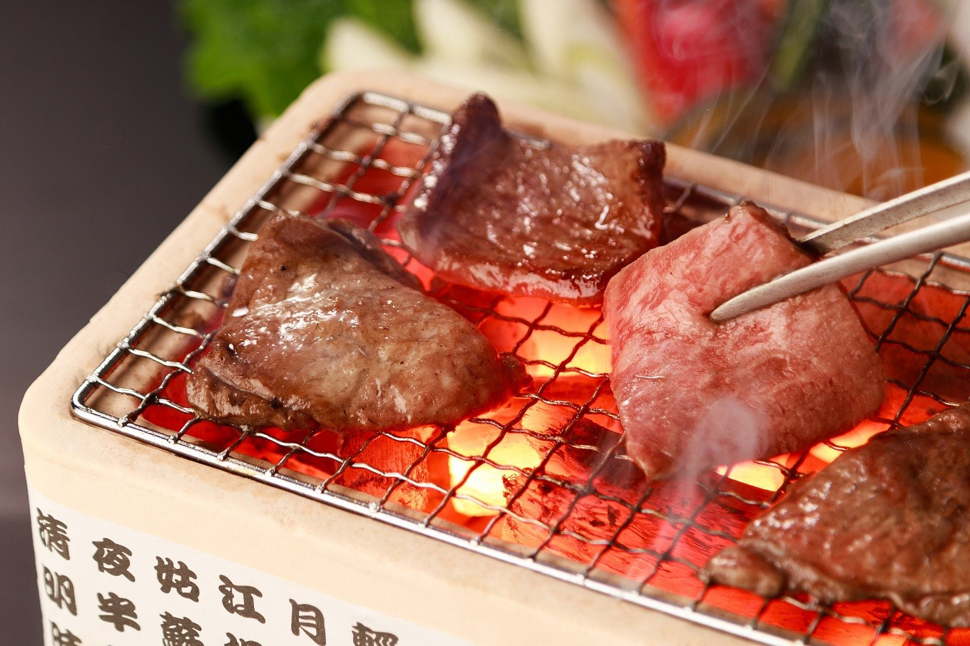 きめ細かいサシが特徴の奥出雲和牛。赤身肉でも脂が入り、お肉の美味しさが口に広がります!