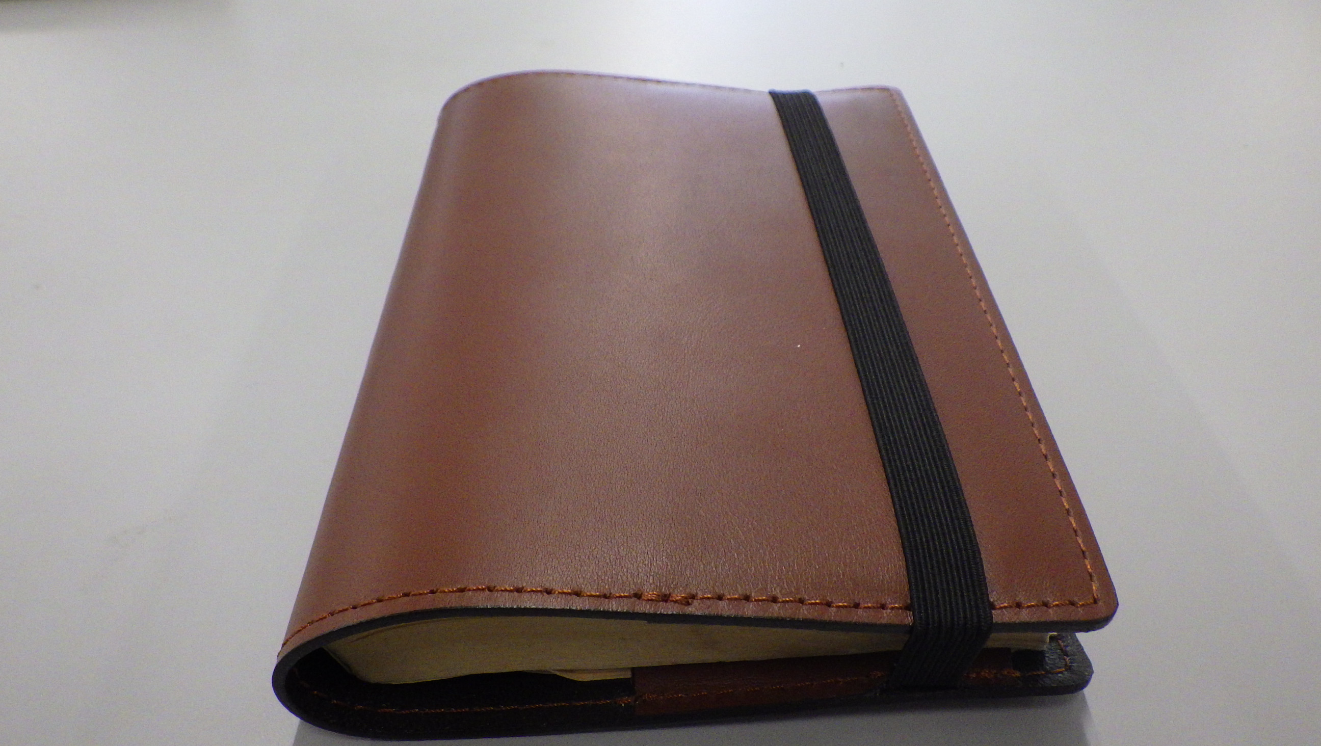 文庫サイズで，本カバーや手帳カバーとしてお使いいただけます。