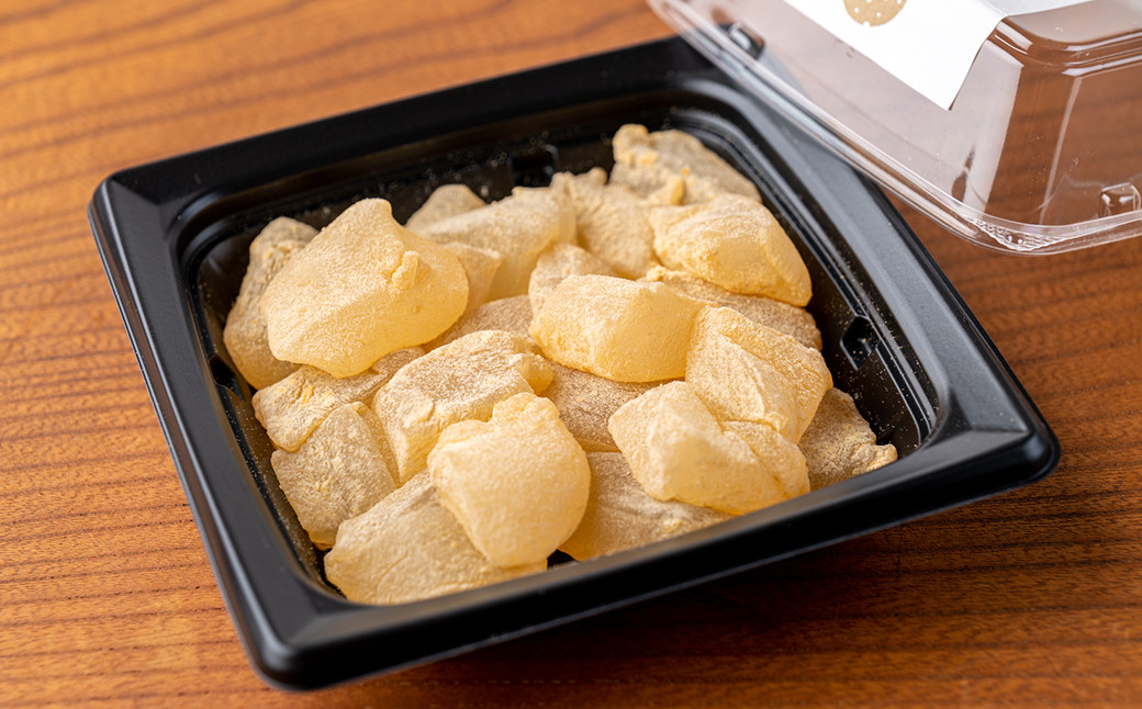 【わらび餅】なめらかな舌触りと、きな粉・抹茶の香りがたまらない人気商品