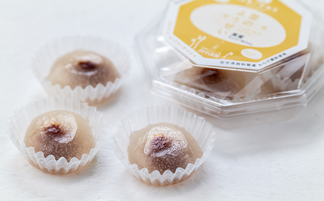 中のカシスと黒蜜が、とろっとしています